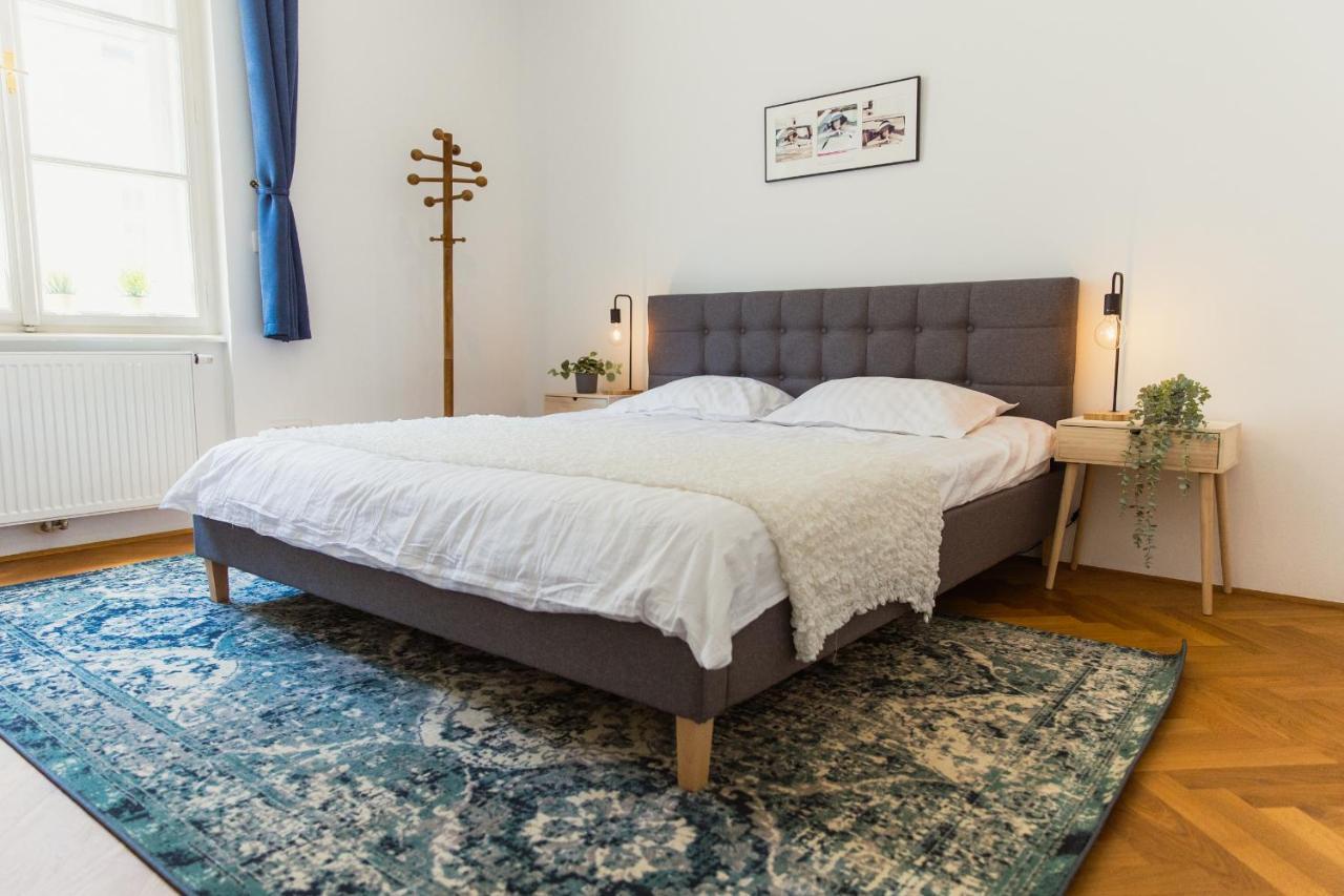 Top Location City Centre Condo In Historic Building With Free Garage Parking ليوبليانا المظهر الخارجي الصورة