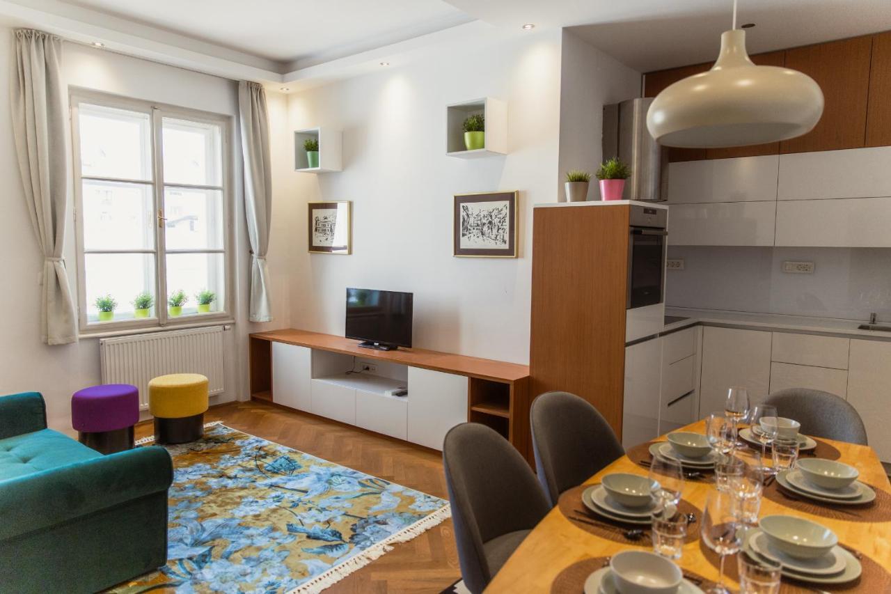 Top Location City Centre Condo In Historic Building With Free Garage Parking ليوبليانا المظهر الخارجي الصورة