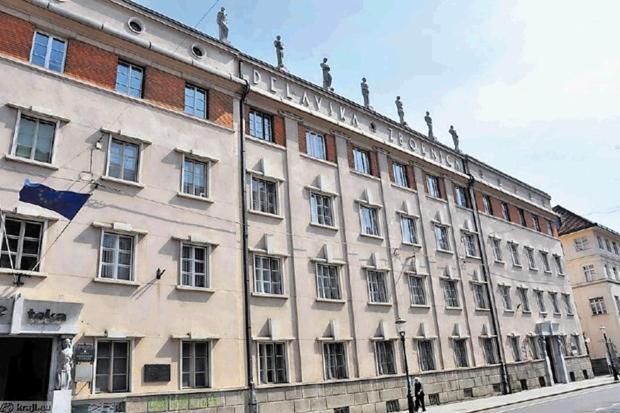 Top Location City Centre Condo In Historic Building With Free Garage Parking ليوبليانا المظهر الخارجي الصورة