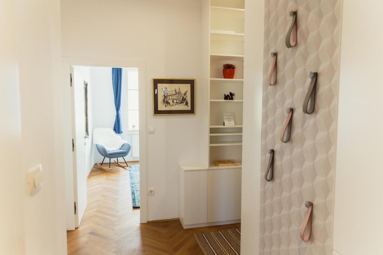 Top Location City Centre Condo In Historic Building With Free Garage Parking ليوبليانا المظهر الخارجي الصورة